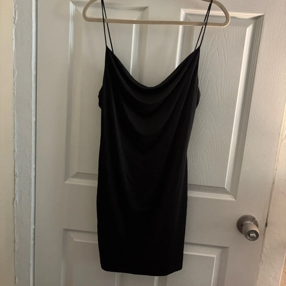 Windsor Elegant Black Draped Backless Dress - Picture 4 of 4